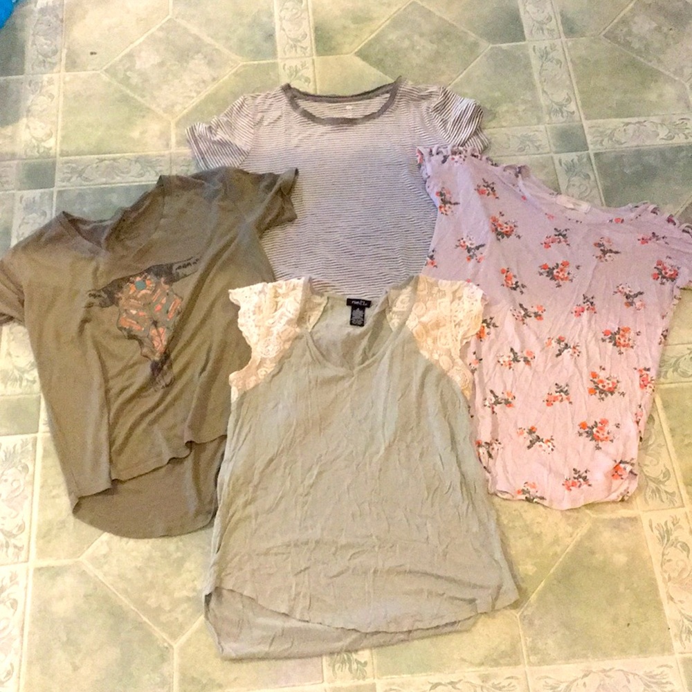 Lot of 4 small tees